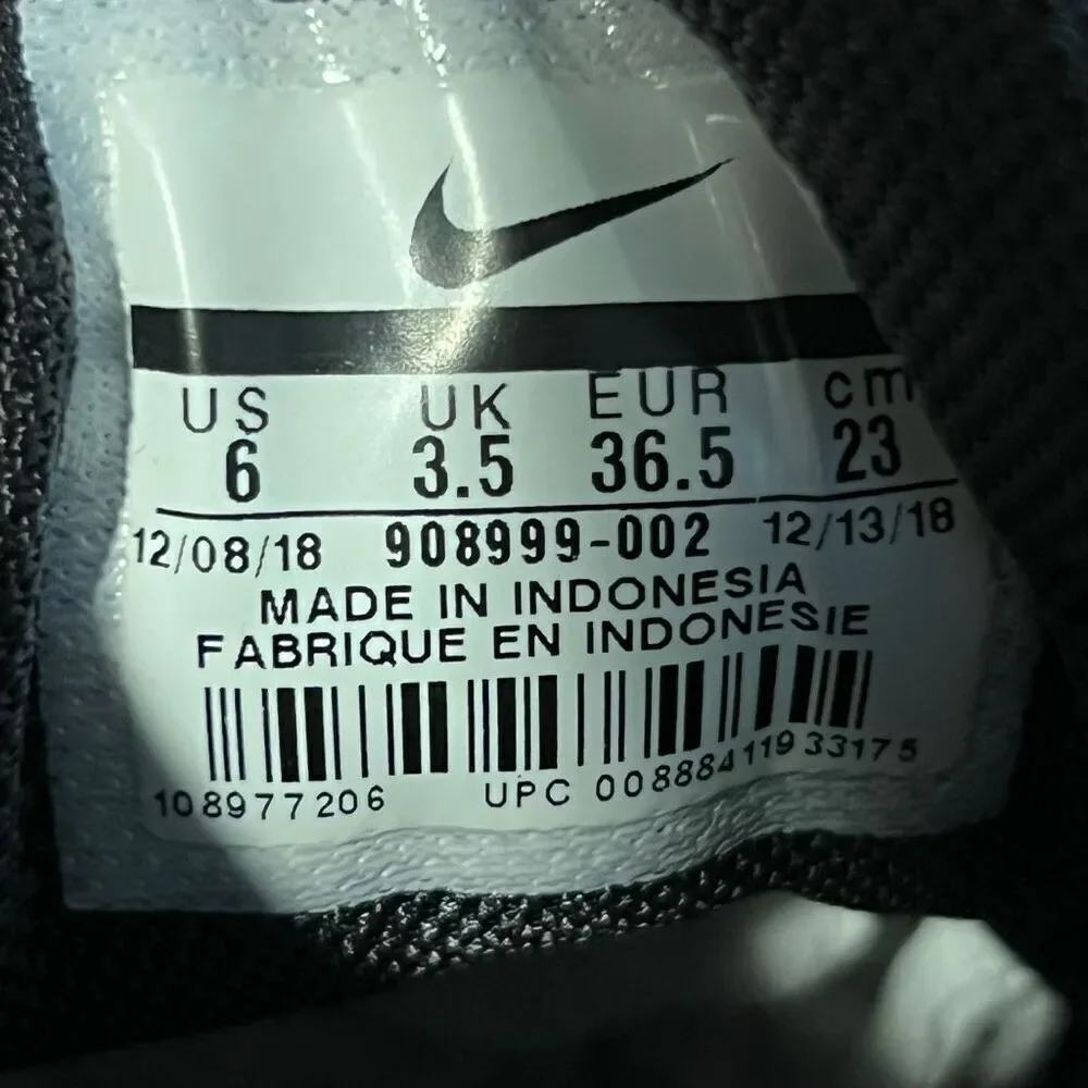 Womens NIKE Revolution 4 Triple Black Running Shoes / Size 6